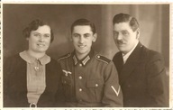 WEHRMACHT TRZECIA RZESZA -zdjęcie rodzinne -ŻOŁNIERZ -format pocztówkowy