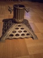 Zabytkowy antyczny stary niemiecki mosiężny stojak pod choinkę.