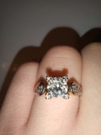 pierścionek z dużym brylantem 0,8ct i diamentami, 0.94ct, złoto 585