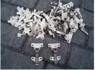 ZAWIAS MEBLOWY PROSTY NAKŁADANY PUSZKOWY DO SZAFKI 25MM METALOWY