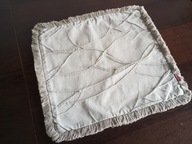 POSZEWKA DEKORACYJNA JASNO SZARA. 43 / 38 cm.