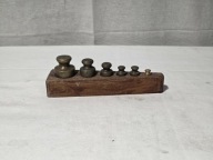 Stare odważniki mosiężne w drewniany etui 1/2-20dkg