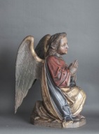 Anioł klęczący z XIX wieku.