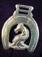 MOSIĘŻNE OZDOBY DO UPRZĘŻY KONIA, ANGLIA