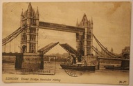 LONDON. Tower Bridge, bascules rising. LONDYN - ANGLIA, ENGLAND, STARA