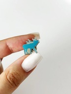 Mała srebrna broszka - niebieski łoś, przypinka do ubrań