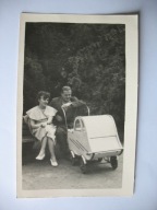 KRAKÓW PLANTY RODZICE Z WÓZKIEM WÓZEK stare FOTO