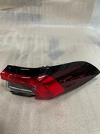 COROLLA E21 SEDAN LAMPA PRAWA TYLNA W BŁOTNIK