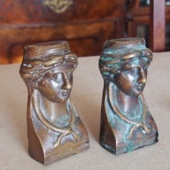 Kariatydy - el. starego mebla.