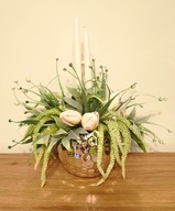 Wiosenny stroik ze świeczkami, w srebrnej donicy