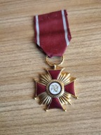 MEDAL PRL= ZŁOTY= KRZYŻ ZASŁUGI PRL=ZŁOTY + GRATIS ETUI