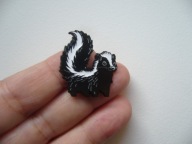 PIN PRZYPINKA BROSZKA SKUNKS