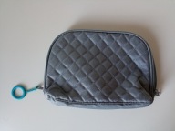 Śliczna kosmetyczka Coloplast wisząca