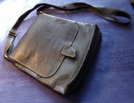 TOREBKA CZARNA LISTONOSZKA