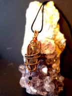 The Rock - wisiorek z kwarcem dymnym w miedzi