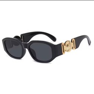 Czarne okulary stylowe ze złotym bokiem zdobienie retro Glamour