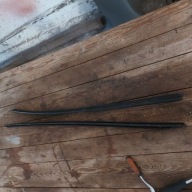 LISTWA SZYBY PRZEDNIEJ CZOŁOWEJ AUDI A4 B8