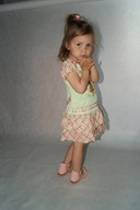 UROCZA LETNIA SUKIENKA Z DZIEWCZYNKĄ ROZM.104 (8) ZIELONO-RÓŻOWA