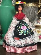 LALKA KOLEKCJONERSKA W STROJU LUDOWYM NICEA