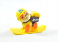 Piesek figurka z deską plecakiem na tort