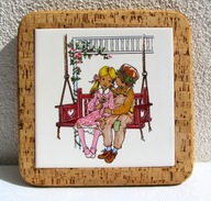 Podstawka - kafelek pod gorące na korku # Para zakochanych na huśtawce