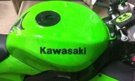 Emblemat Logo Kawasaki BLACK Napis 2szt 3D Z1000 ZZR GTR Z900 H2R +Gratis