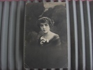 Końskie - przedwojenne zdjęcie / ładna dziewczyna, modelka, fryzura