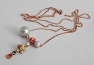 CIEKAWY DŁUGI WISIOR ZŁOCONY CYRKONIE PERŁY EMALIA