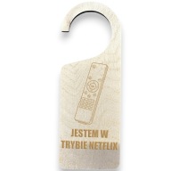 Zawieszka na drzwi JESTEM W TRYBIE NETFLIX sklejka brzozowa grawer 3mm