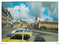Warszawa 1979r Plac Zamkowy samochody Fiat 125p i Fiat 126p H677