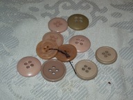 GUZIKI KREMOWE I BEŻOWE - RÓŻNE - 10 SZT.