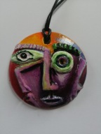 Wisior w stylu rokowym " księżyc w pełni" - glina malowana ręczenie