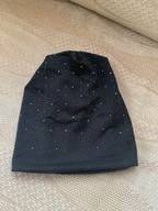 czarna dzianinowa czapka krasnalka ocieplana