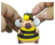 KAPIBARA FIGURKA Z MODELINY PRZEBRANA ZA PSZCZÓŁKĘ MAJE