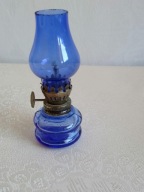 Stara szklana lampa naftowa z czasów PRL-u