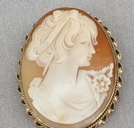 ZŁOTA CAMEA-BROSZA W KLASYCZNEJ OTOCE PRZEPIĘKNA DUŻA