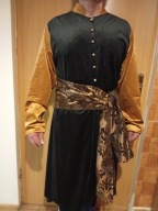 Zupan czarny aksamit rozszerzony na dole guzy pętelki. Pas gratis !!!