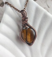 Mały wisiorek serduszko z kamieniem, tygrysie oko, prezent dla narzeczonej