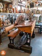 Stara ławka szkolna dębowa z żeliwnymi wstawkami od sklepu Stary Kredens