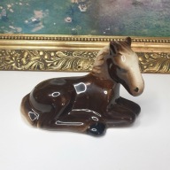 Vintage figurka źrebaka koń ceramika England leżący źrebak 13 cm