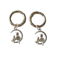 Zawieszki do butów z kotami na Księżycu