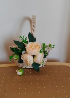 Koszyk wielkanocny z polskiej wybielanej wikliny- zdobiony kwiatami