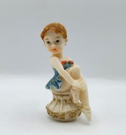 bardzo ładna BALETNICA, dziewczynka wiąże baletkę