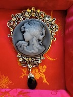 Broszka brosza typu Vintage z kamieniem kolor srebrny okazja