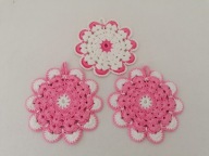 PRACA RĘCZNA SZYDEŁKO FOLKOWE UCHWYTY PODKŁADKI 3 szt. średnica16 nr.18