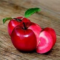 Jabłoń czerwonomiąższowa – idealna na soki, dżemy i szarlotki