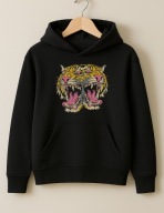 Haft tygrysów na czarnej bluzie