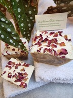 Naturalne mydło na bazie zielonej herbaty z płatkami róż 3szt PREZENT