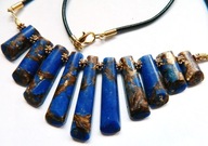 Granatowy jaspis z pirytem, elegancka kolia w złotej oprawie.