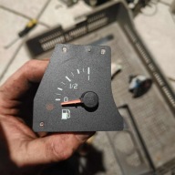 Wskaźnik poziomu paliwa na desce rozdzielczej Fiat 126p EL 9939869